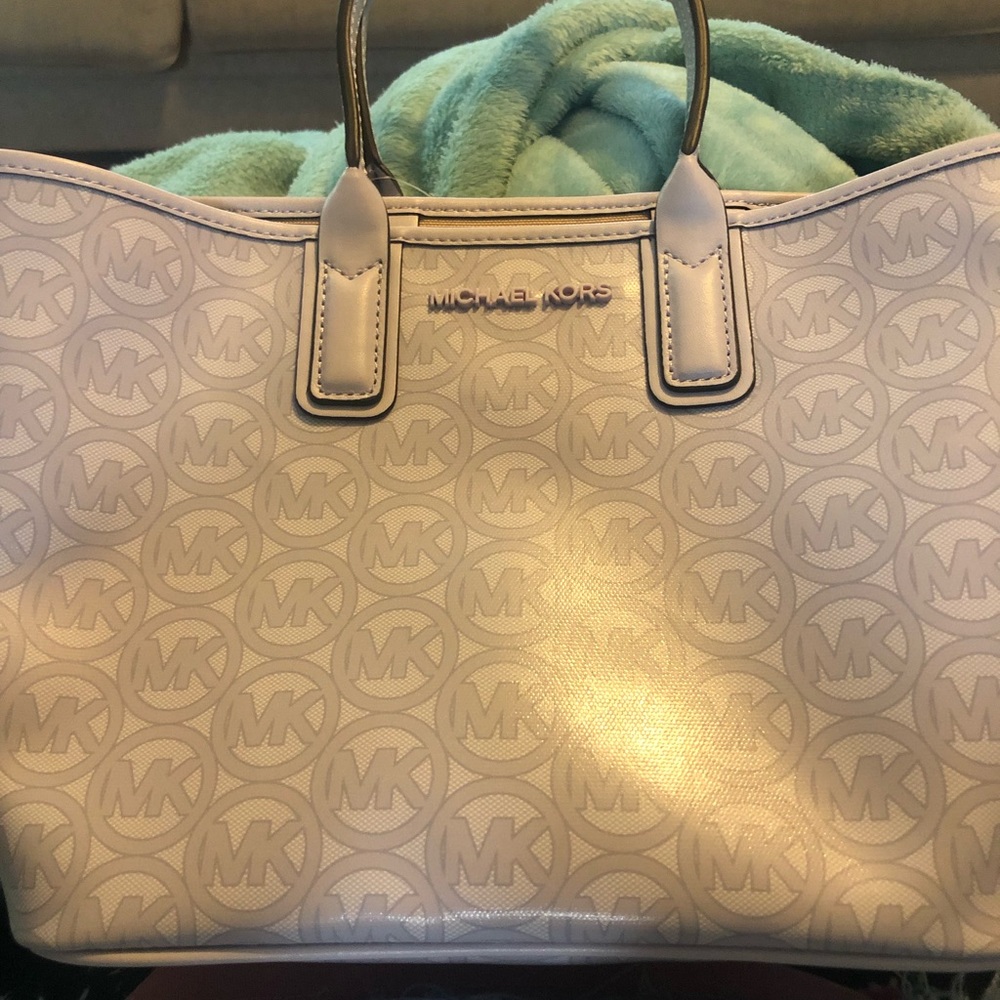 Michael Khors the Jodie . Beautiful lavender color .